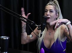 Julia Fontanelli's seductive massage turns into wild blowjob