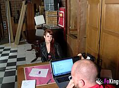 Nemôžem sa nabažiť tejto plachej ryšavej tínedžerky 18+. Jej dráždenie na kastingoch ma vyvádza z rozumu!