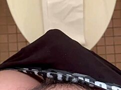 I'm turned on by this Japanese amateur's solo onanie session.