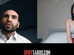 La figliastra arrapata si comporta male in videochiamata con il patrigno