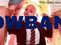 Har du prøvet en håndjob fra to fantastiske britiske piger i lingeri?