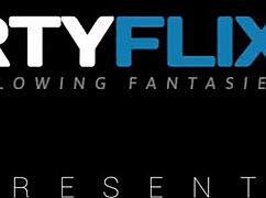 Sledoval som Azumi Liu dosiahnuť intenzívny orgasmus