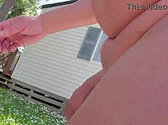 je me risque a une balade matinale nu dans un camping