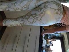 Aku tengok mak tiri Milfycalla curi-curi main serong dengan punggung montok