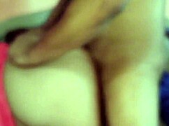 Marido Paga Deuda con el Gran Culo de su Mujer en Video Casero Real