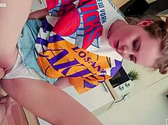 Интенсивная тренировка со сводной сестрой Еленой Росс в диком трейлере