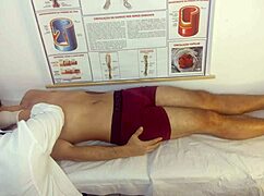 Ereção na Enfermaria with Curvy Nurse in Uniform Action