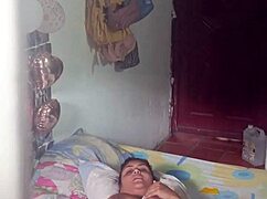 창문으로 이웃 여자 보고, 그녀가 나를 초대해.