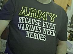 אזסוסה מפליצה גוף מעוקל בחדר שינה