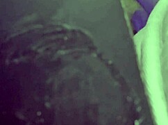 شوف إيزوسا بتفلش جسمها المقوس في تحديث غرفة النوم