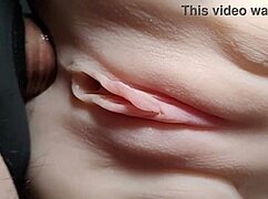 ภาพใกล้ชิดชัดเจนของเย็ดสองรูกับตุ๊กตาเย็ดจริง