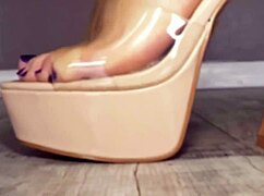 drooling over sidney's toe-curling amazonian feet!