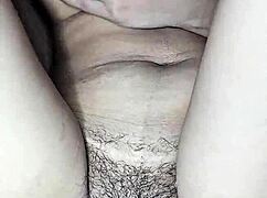 Kuuma 18+ latina runkkaa salaa karvaisella pillulla 😏