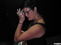 아마추어 칼리가 새로운 섹스 기술을 배우고 있어. 그녀의 비디오에서 열정적으로 연습해.