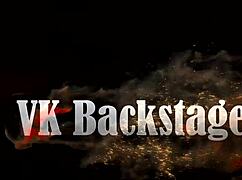 Ostra podwójna analna na sofie, dwa wielkie kutasy wiercą sucho