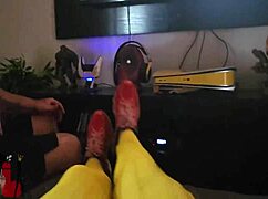 My cuckold didn't notice I came back late from the gym with a creampie surprise for him to clean up