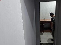 Karım Tesisatçıyla Gizlice Kirli Bir Sikiş Yaptı