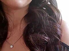 Mä valmistaudun kuumana kuka haluaa panna mua ja laueta persiini