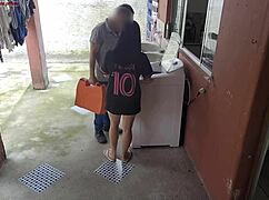 Dona de casa casada paga técnico de máquina com a bunda enquanto marido corno tá fora, opss!