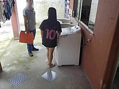 Dona de casa casada paga técnico de máquina com a bunda enquanto marido corno tá fora, opss!