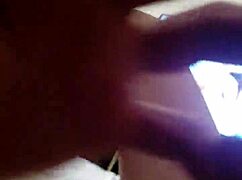 Mladý pár sa oddáva tvrdému sexu s análom a orálom