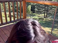 مراهقة طبيعية 18+ تمص زب صديقها بقوة في الغابة وتبتلع كل قطرة من المني