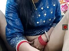 इंडियन लड़की का मसालेदार लाइव सेक्स शो, दर्शक दीवाने