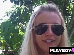 Kis 18+ mellű szőke milf Karina Marie gyönyörű seggét mutogatja szexi harisnyában