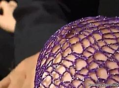 Wielkobabciasta Japonka w trójkącie dostaje creampie po dzikim numerze