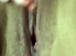 Rica melancap dengan mainan dan dildo