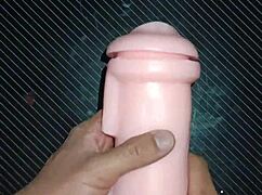 Kissy daje pušenje pa se napuni spermom tokom brzog seksa