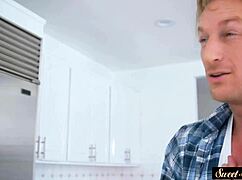 สาวสวย 18+ โดนกระแทกแรงในครัวฉากดุเดือด