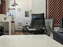 Watch this Finnish model play with his ass using toys?