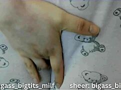 استمناء بالبيجاما مع مراهقة عربية بمؤخرة كبيرة