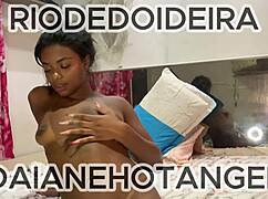 Mann, diese rothaarige lockige Ebony-Mädchen dominiert mich mit kinky Pegging!