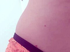 conversando e se arrumando para trabalhar com foco em corpo brasileiro