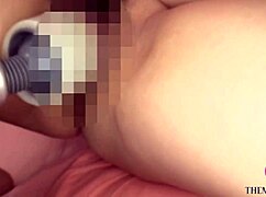 アジアの友達がレズ3Pで玩具使って大暴れ！