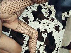 瘦弱人妻穿美艳内衣诱惑