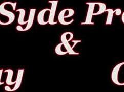 사라 제이가 더러운 말로 젖은 보지 핥아줘... 와! 😜