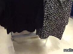 Fată cehă sedusă în mall