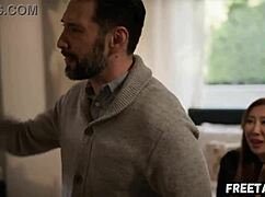 Николь Доши скачет на огромном члене брата бойфренда за его спиной в дикой сцене.