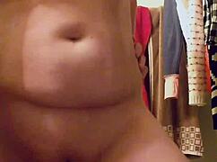 hey scarlet, keep dancing sexy for the camera like that!