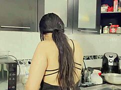 M-am purtat rău, șeful m-a futut în bucătărie