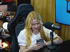 Ninfeta Viamms rates Ruan's thick rod during outdoor massage