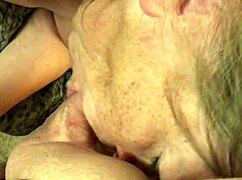 Бабуля Харли Квинн сосет член в диком косплей POV