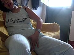 Französische Femdom pfählt Kerl mit Strapon in POV-Clip