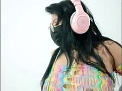 blonde dances with giant ass in homemade close up