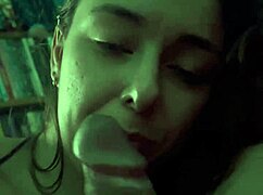 Je lui ai fait avaler du sperme dans la voiture pendant notre long voyage