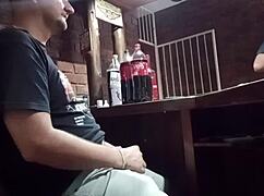 Mi sto solo divertendo con me stesso al lavoro durante una pausa veloce