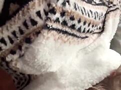 אמא חורגת סקסית מוצצת זין עד סיכה בפה עם התגרות ובליעה